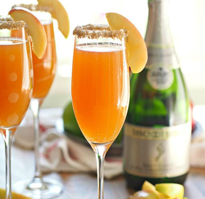 Apple Cider Mimosa - Easy & delicious Thanksgiving coctail